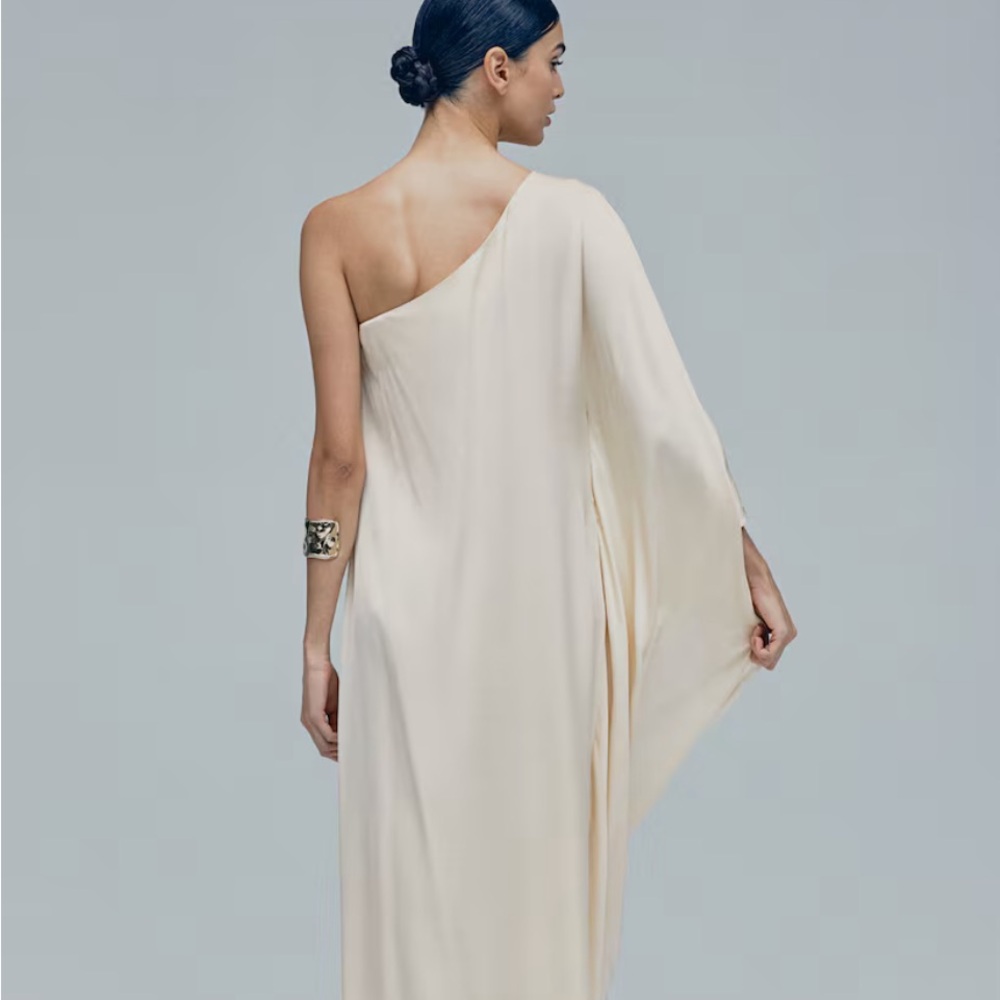 Kaftan in creamy yellow. Maxi dress for special occasions. Wore once- a wedding - Picture 4 of 6